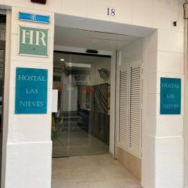 Hostal Las Nieves، فندق في مدينة إيبيزا