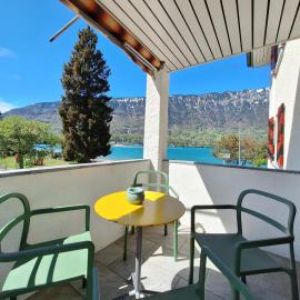Lake House, Hotel in Bönigen