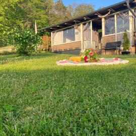 Glamping Karavan u Konopiště, hotel din Chrášťany