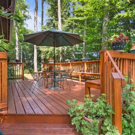 Beautiful Log Cabin Wooded Lake Access Interlochen Arts Academy, готель у місті Interlochen