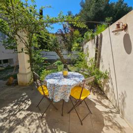 Gîte le Félibre - 60 m2 jardin, cour, parking privé, hotel di Châteauneuf-lès-Martigues