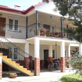 VILLA BIAŁA, hotel in Okuninka