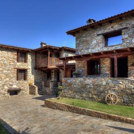 Petrina House, готель у місті Ангістрон