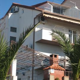 Apartments Peričić, hotel di Podstrana