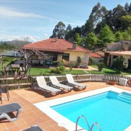 Casa Rural Pontevedra con piscinajardínbarbacoa