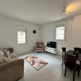 Vista Alegre Rest House for 7 Persons, hotel v mestu Vallromanas