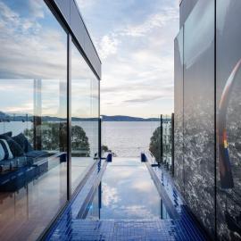 'Hobart' - Waterfront penthouse with private heated pool