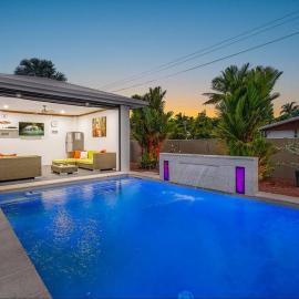 Trinity Beach Stunner - Tropical Entertainer