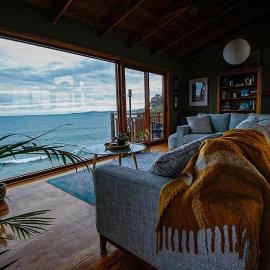 Waterfront - Bluff Beach House, Park Beach, Hotel in Dodges Ferry