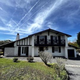 Villa basque, plage à 8min à pied, jardin, parking