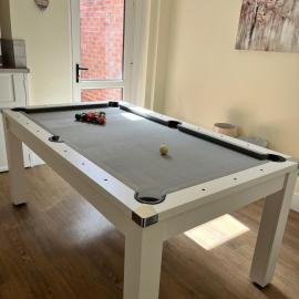 4 bedroom, sleeps 8, 30 seconds from beach, games table, hotel di The Mumbles