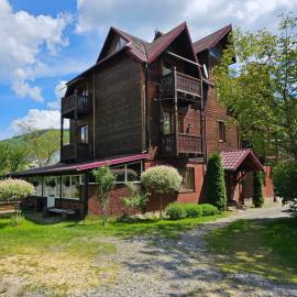Бавор, hotel din Iaremcea