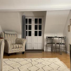 Apartment Sleeps 2 with Wi-Fi