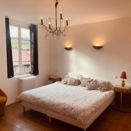 Le Commerce, hotel u gradu Tramayes