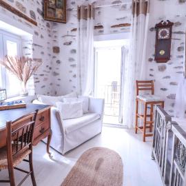 Rustic house in Ano Syros, hotel u gradu Ano Siros