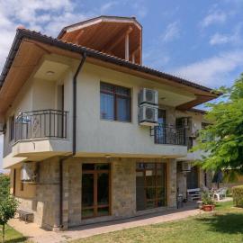 Villa and remote office "Penkov", hotel in Kamen Bryag