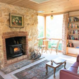 Adelaide Hills Camellia Cottage Wifi, hotel din Crafers