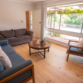 Sandy Pool Shack - Pet Friendly, hotel u gradu Seacliff