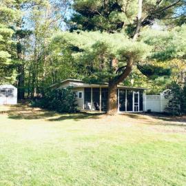Lakeside Cottage - Right across of Westside County Park with lake access, hotel v destinaci Fennville