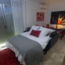 El estudio de las mariposas,sofa cama , cocina y baño