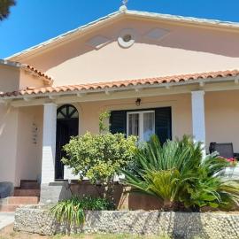 HeleNik Holiday House