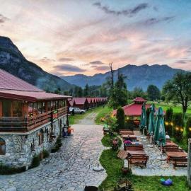 Ethno Katun ROSI Agrotourism، فندق في Gusinje