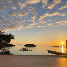 Mediterranean Jewel, hotel in Blato