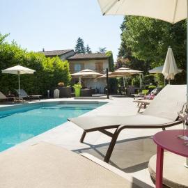 Logis Hotel Le Petit Casset, ξενοδοχείο σε La Boisse