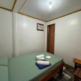 Bearbys Homestay Siargao - C, hotel v destinácii Catangnan