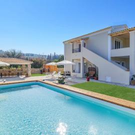 Villa Alegria a Casa II by Villa Plus, hotel v destinaci Sfakerá