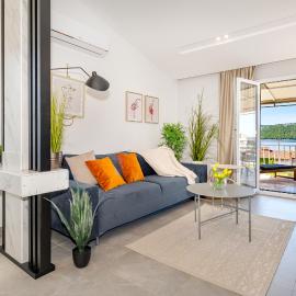 DANICA Luxury SeaSide Apartment