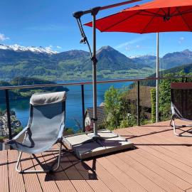 Cozy House above Lake Lucerne in car-free Vitznau Mittlerschwanden at Mount Rigi railway, hotel v destinácii Vitznau
