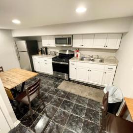 Close to Downtown - Free Parking