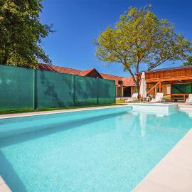 Awesome Home In Ivanska, hotel in Ivanska