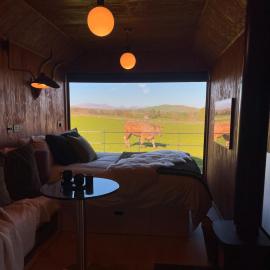 ARA Cabin - Mêl, hotel in Pwllheli
