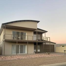 Seaside Serenity Ultimate Golf and Beach Escape, hotel in Port Hughes