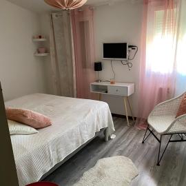 Chambre chez l habitant à 200 m du bord de mer, hotel in Port-de-Bouc