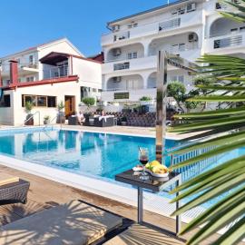 Apartments Silva with a view of sea, hotel in Trogir