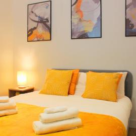 Two Bed Apartment - 20 minutes train into King Cross London - Perfect for families & contractors close to Royal Vet College & M25 Free Parking – hotel w mieście Potters Bar