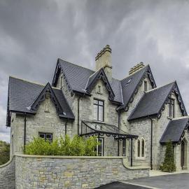 Cae Court Hotel, hótel í Bridgend