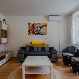 Six Corners Sunny Corner Apartment with Terrace