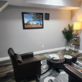 Cozy Basement Suite - private entrance - Free Netflix, hotel a Edmonton