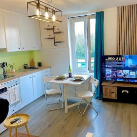 Calme Wifi Fibre Netflix Gare à pied, hotel a Corbeil-Essonnes