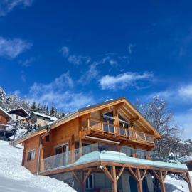 CHALET LUANE près de VALBERG: Beuil şehrinde bir otel