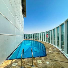 Spacious 2 Bedroom Apartment in Tecom, hotel en Dubái