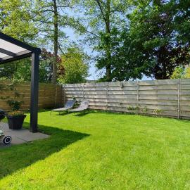 Luxe vakantiebungalow Rust, Ruimte en Privacy, hotel in Dirkshorn