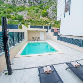 Apartments Gallery M and A - with pool