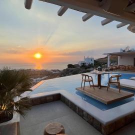 Nomia Sunset Suites Mykonos, hotell i Tagou