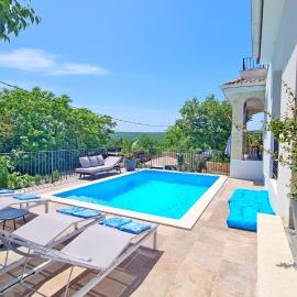Luxury apartment Viktorija with private pool