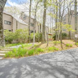 Ski-In/Ski-Out Wintergreen Resort Condo + Hot Tub!